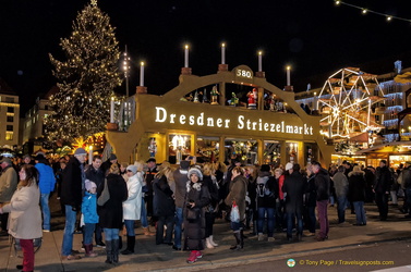 Dresden Striezelmarkt Christmas arch is the world's largest